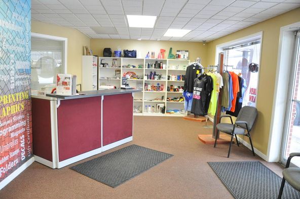 Office-Retail and Warehouse on Hixson PIke: 5424 Hixson Pike, Hixson, TN 37343